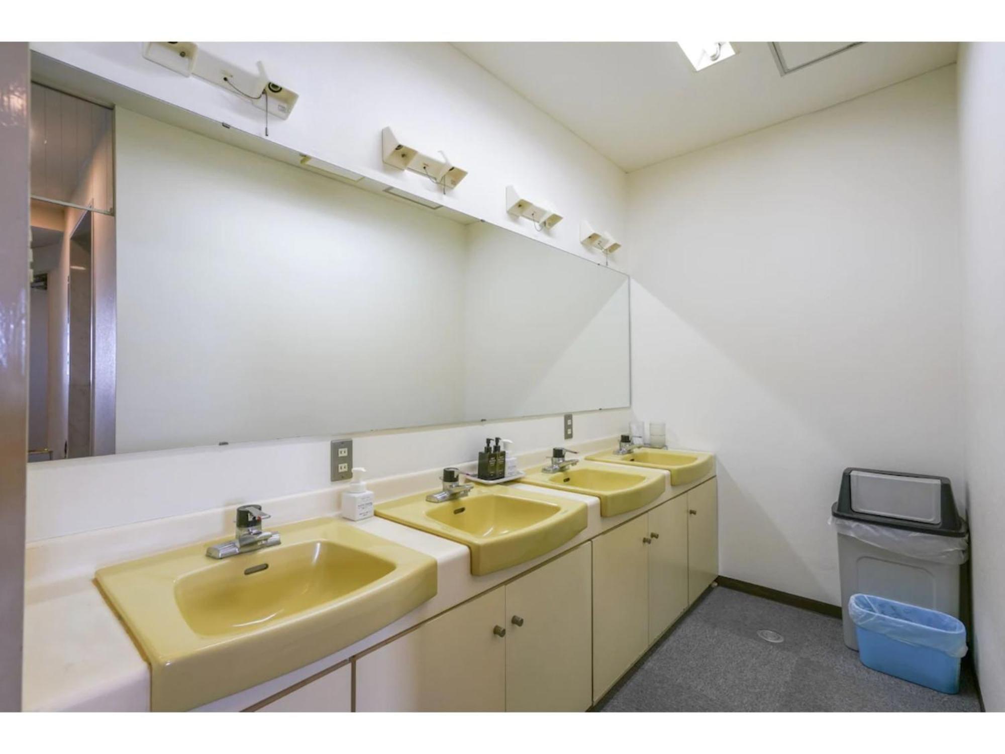 Male Only Capsule Inn Hamamatsucho - Vacation Stay 68799V Токио Екстериор снимка