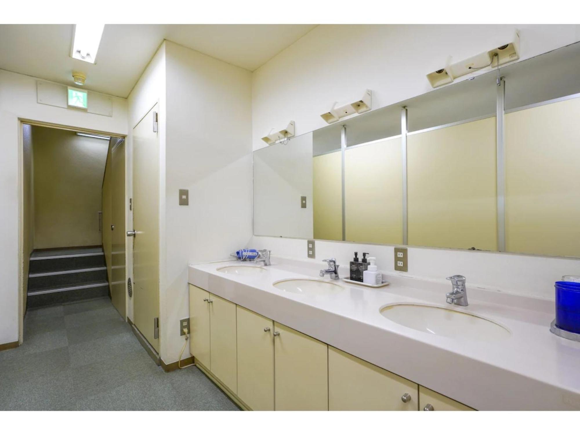 Male Only Capsule Inn Hamamatsucho - Vacation Stay 68799V Токио Екстериор снимка