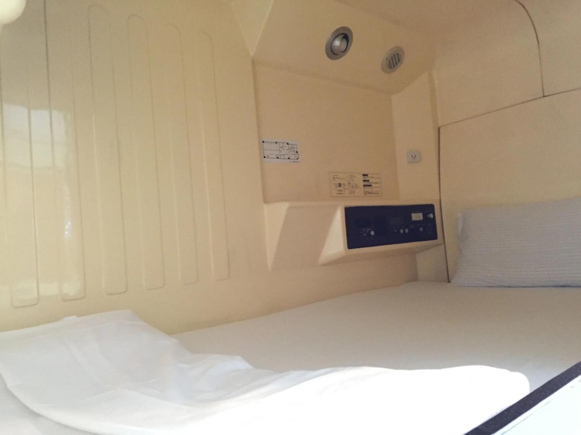 Male Only Capsule Inn Hamamatsucho - Vacation Stay 68799V Токио Екстериор снимка